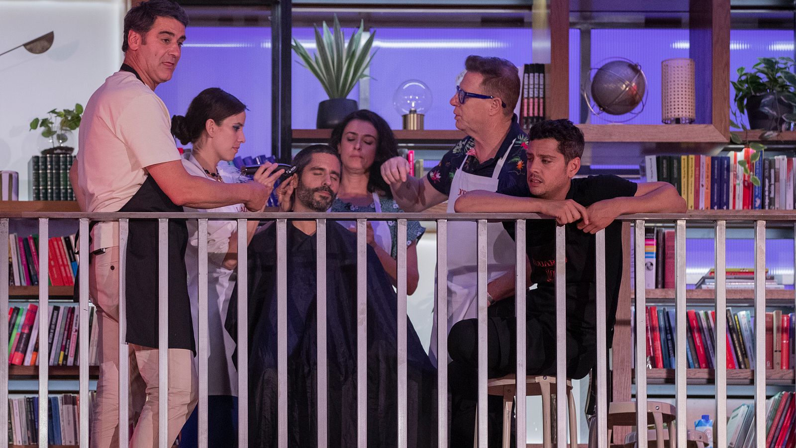 Miguel Diosdado se rapa el pelo en MasterChef Celebrity 8 | Ver