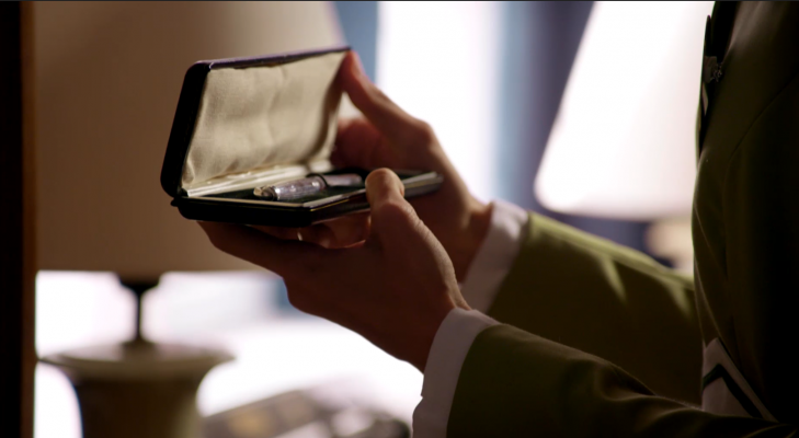 Salón de té La Moderna - Marta roba en el despacho de don Fermín