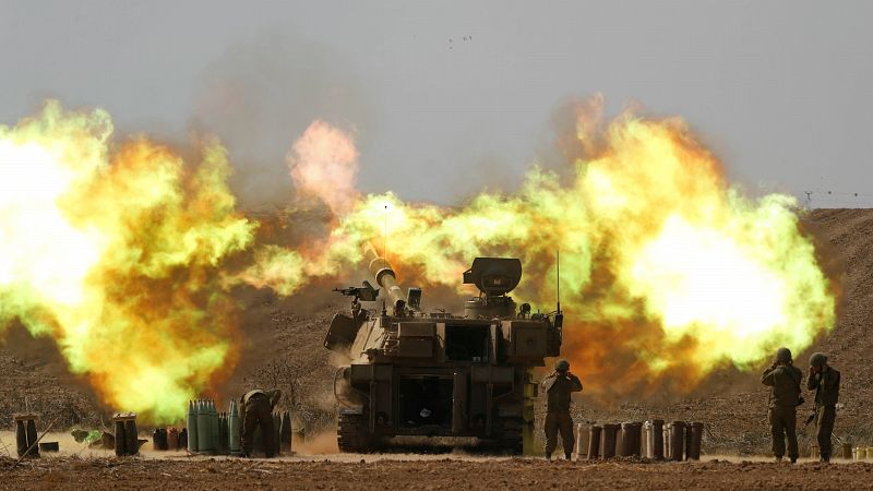 Siguen los bombardeos sobre la Franja de Gaza mientras Israel llama a filas a sus reservistas