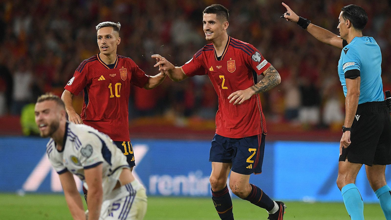 España - Escocia | Un resbalón de un defensa facilita el 2-0 de Sancet -- Ver en RTVE Play