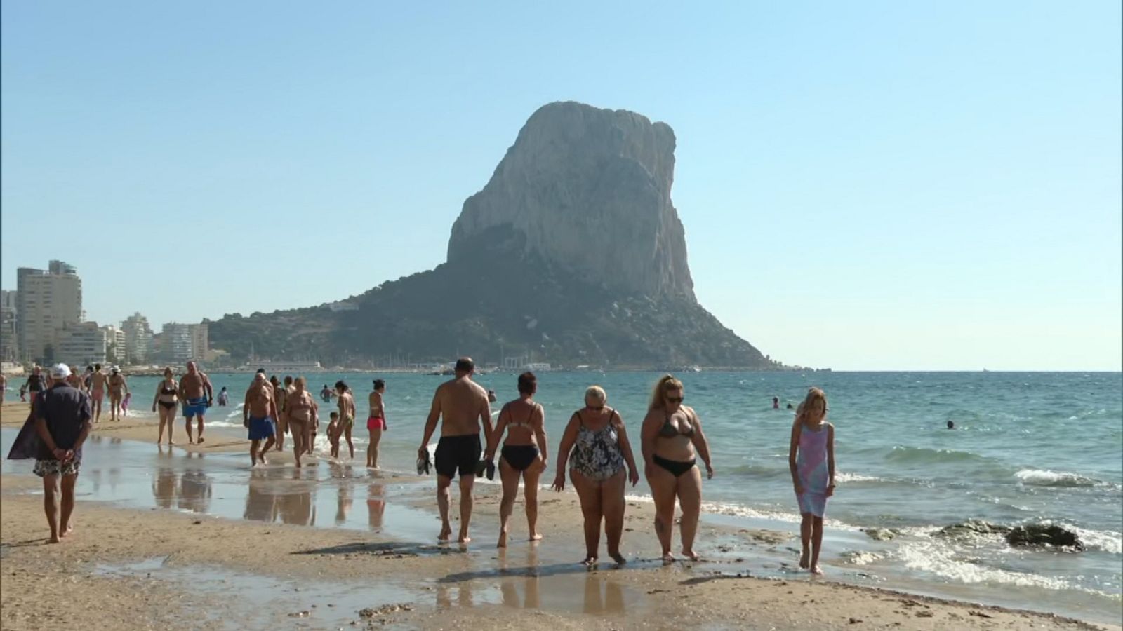 Playas llenas y hoteles casi al 100% en la costa blanca y en Castellón