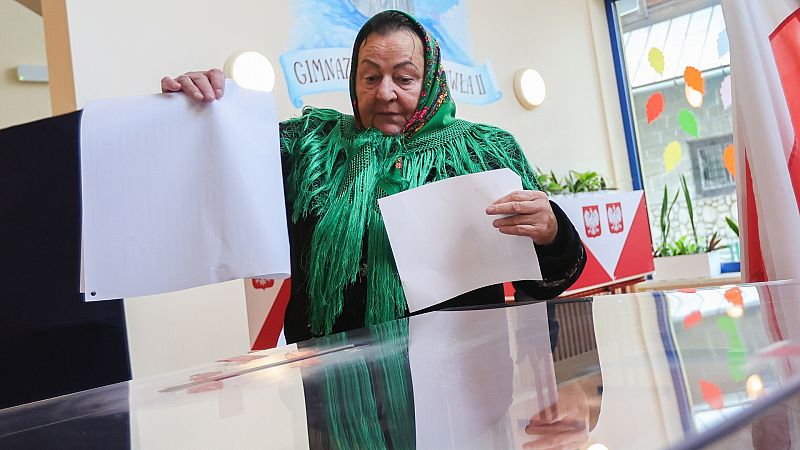 Polonia celebra unas elecciones en las que el partido gobernante aspira a un tercer mandato