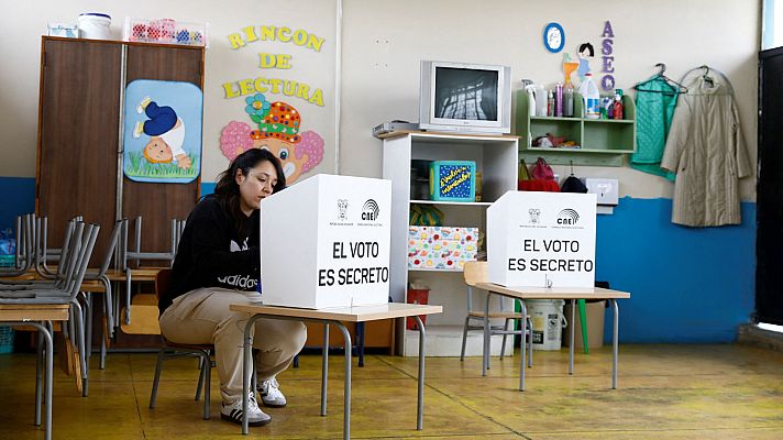 Telediario Fin de Semana - Los ecuatorianos acuden a las urnas para elegir presidente tras una campaña marcada por la violencia