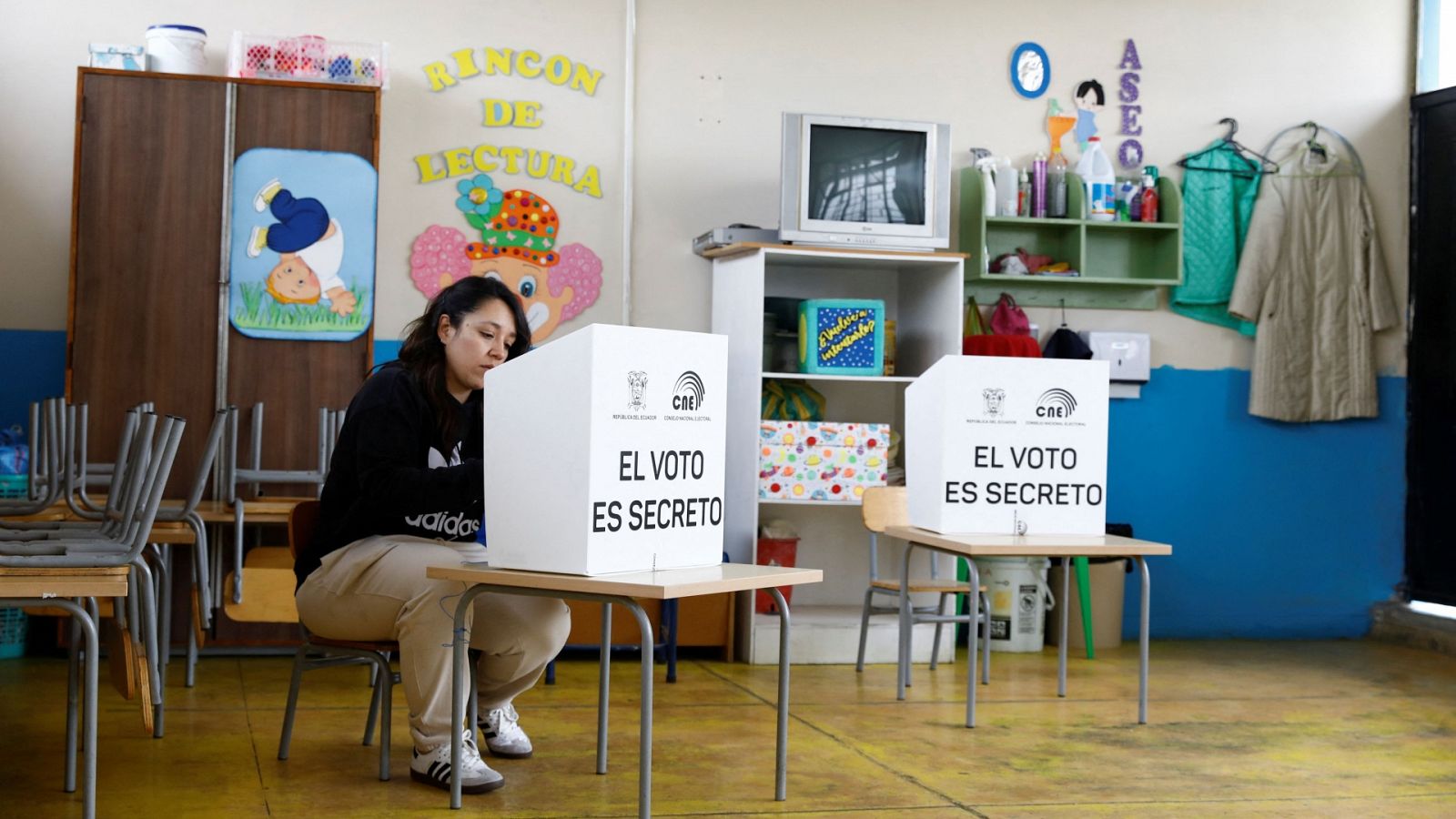 Los ecuatorianos acuden a las urnas para elegir presidente tras una campaña marcada por la violencia