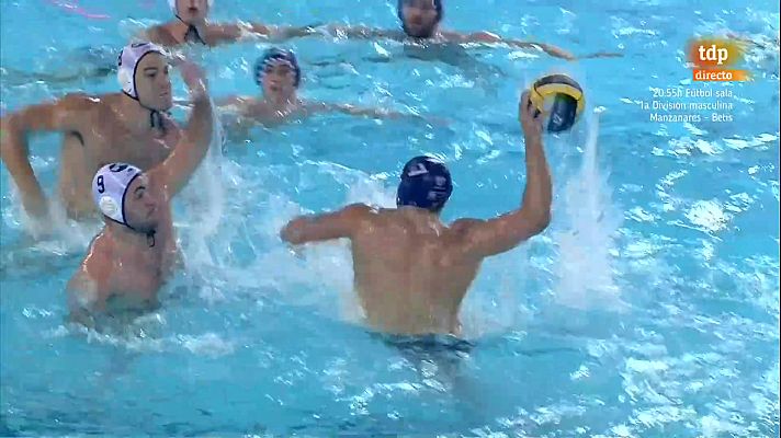 Alberto Barroso lidera la remontada de Sabadell que gana en la piscina de Novi Beograd