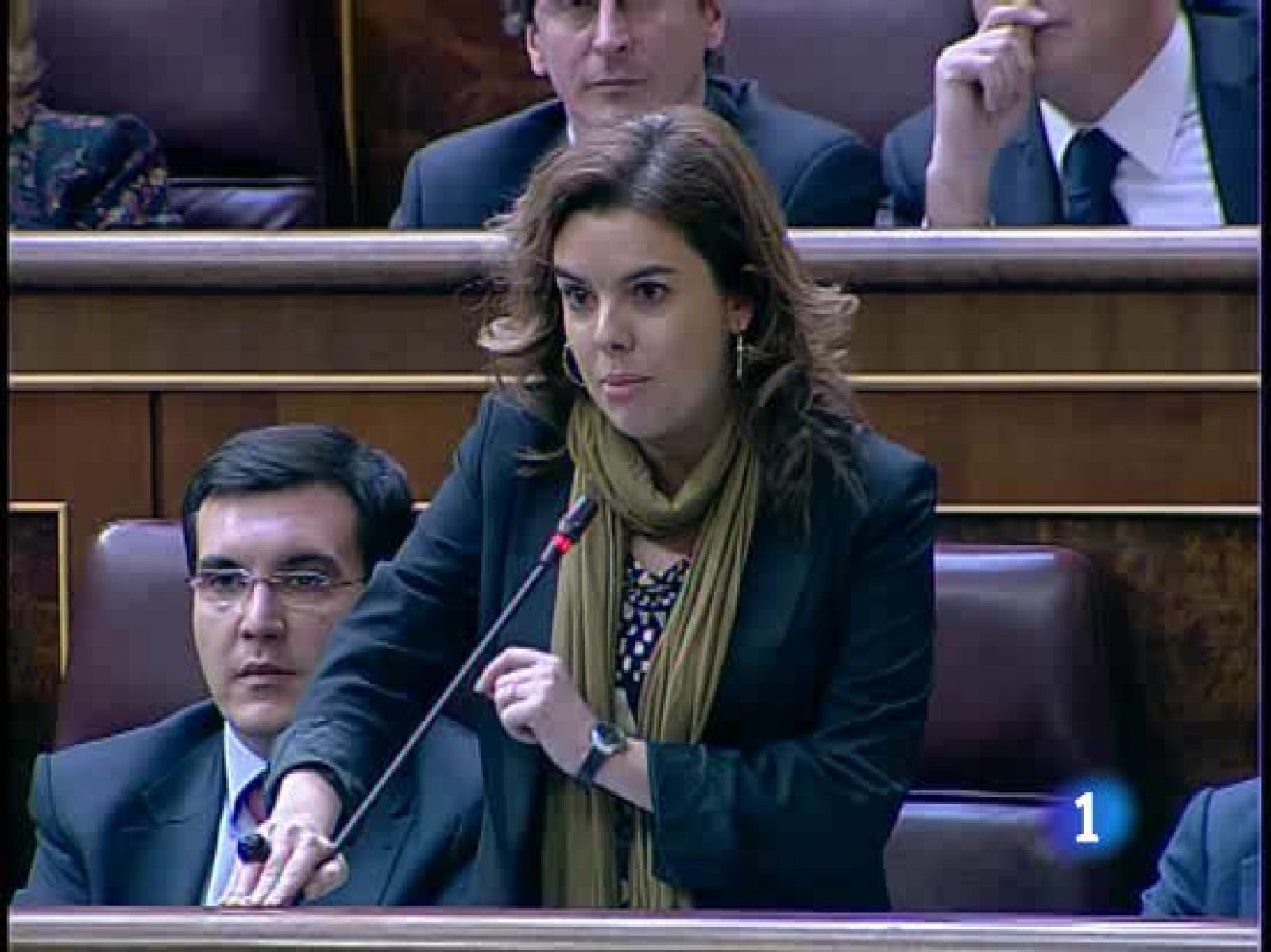 Saez de Santamaría ha optado por dirigir su próxima pregunta a Elena Salgado | Ver