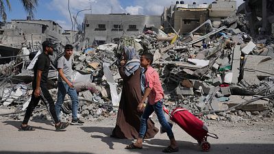 Los españoles en la Franja de Gaza, a la espera de ser evacuados: "Bombardean por todas partes"