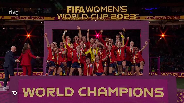 Telediario 1 - España apoya las reivindicaciones de las futbolistas