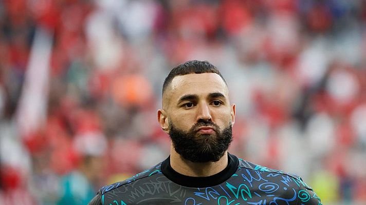 Telediario 1 - El ministro de Interior de Francia acusa a Benzema de tener "vínculos notorios con los Hermanos Musulmanes"