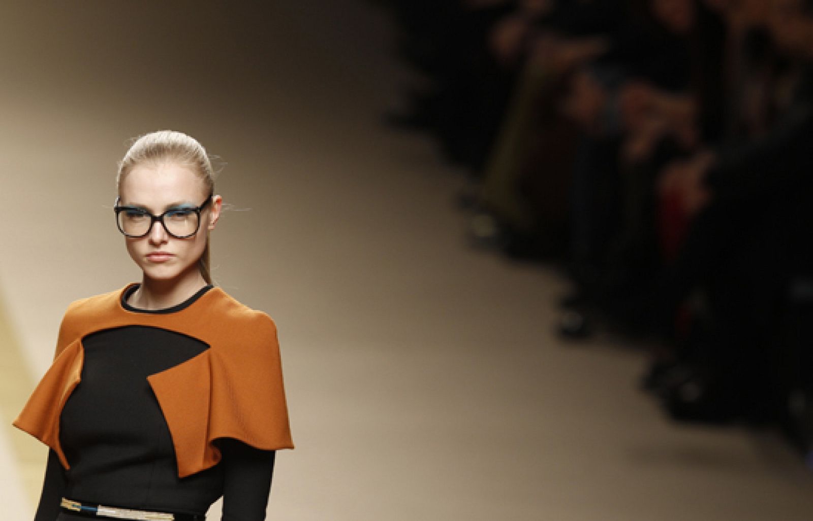 Diseñadores consagrados como Jesús del Pozo, Francis Montesinos o Ágatha Ruiz de la Prada han presentado esta mañana sus colecciones para la temporada otoño-invierno.