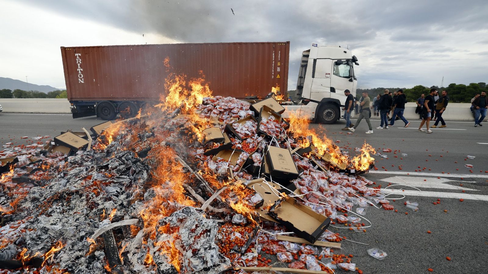 Vuelven a quemar camiones españoles en Francia       