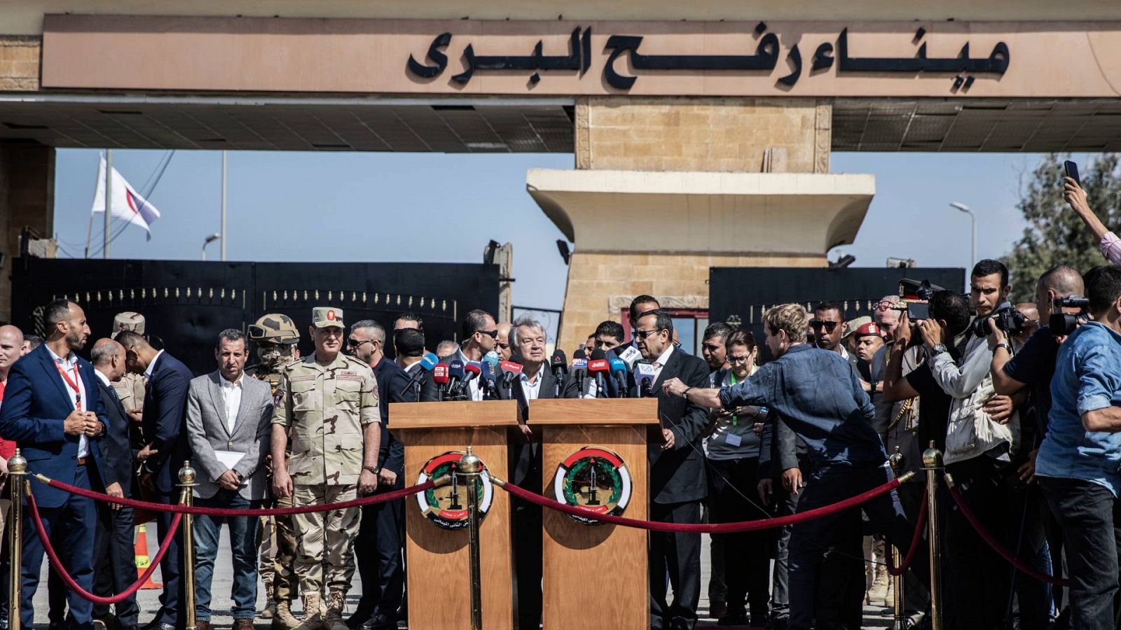 Guterres visita Ráfah y pide que la ayuda entre "lo antes posible" - Ver ahora