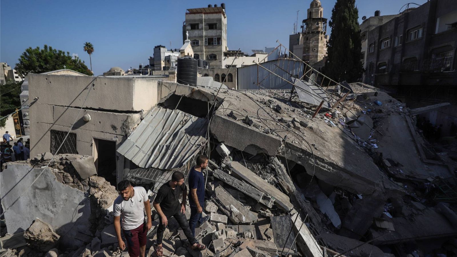La entrada de la ayuda a Gaza se retrasa mientras Israel continúa con sus ataques