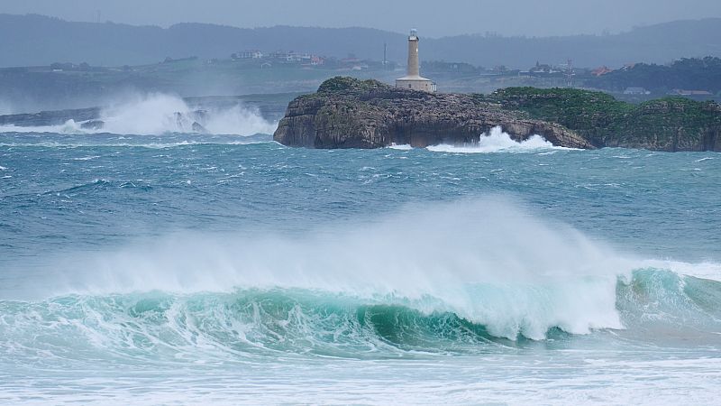 Fuerte viento en el Cantábrico e intervalos nubosos en la Península y Baleares