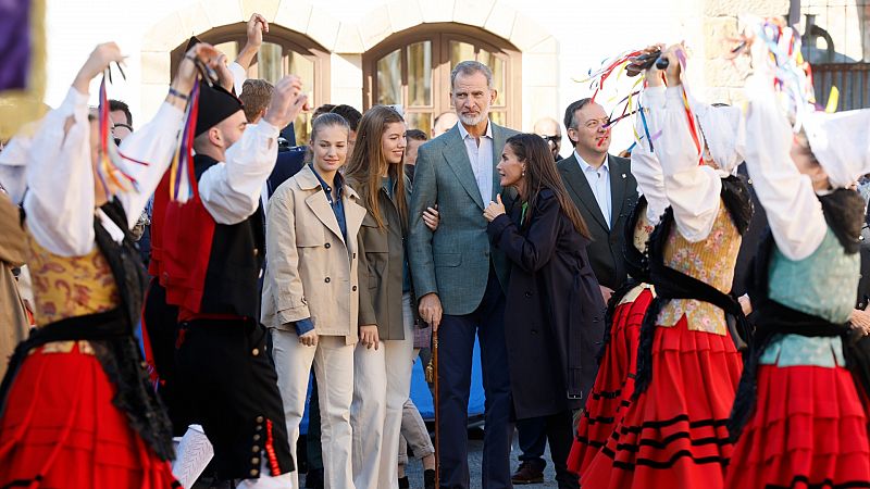 La familia real visita Arroes, Pion y Candanal, parroquias galardonadas con el Premio al Pueblo Ejemplar del Principado