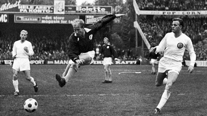 Así jugaba Bobby Charlton: el líder de la Inglaterra campeona del mundo
