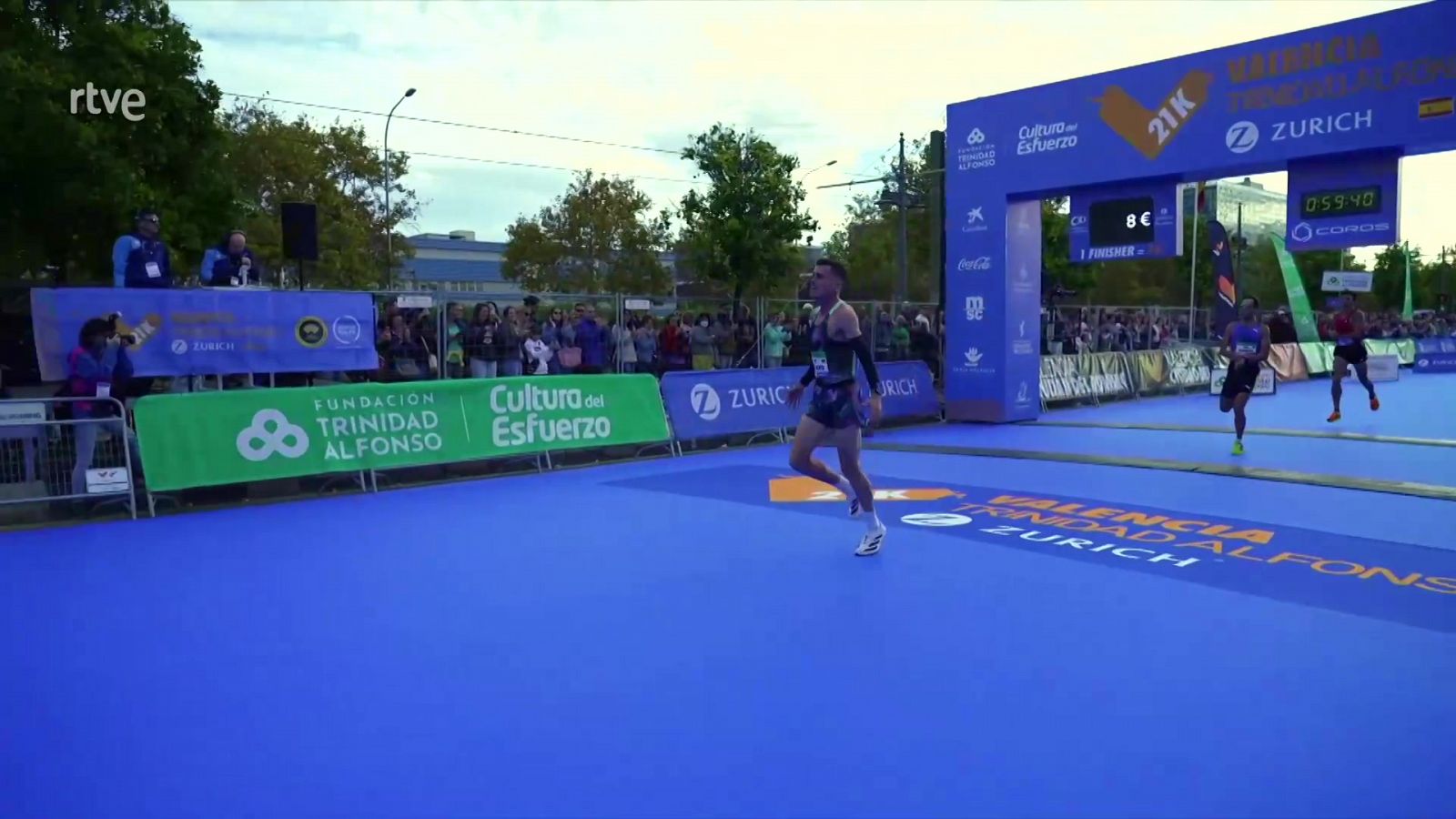 Carlos Mayo y Laura Luengo baten el récord de España de medio maratón