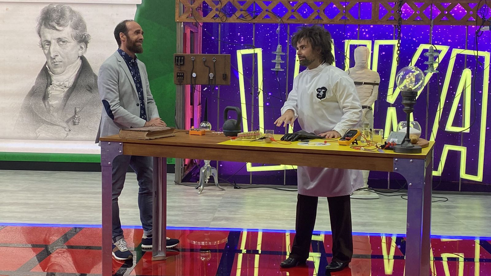 Frankenstein y la chispa de la vida. Biología con Moure.