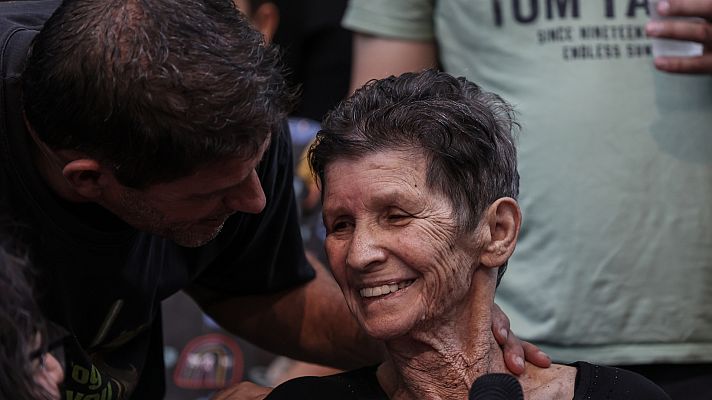 Informativo 24h - Una de las rehenes liberadas por Hamás asegura que la trataron bien tras actuar con violencia al principio