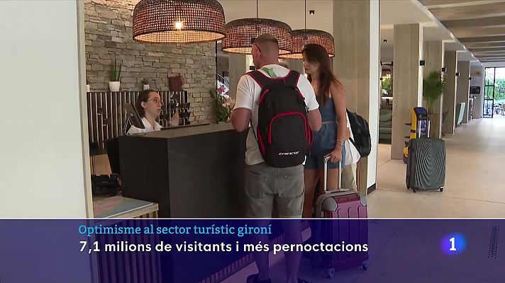 L'Informatiu - Menys turistes, però estades més llargues enguany a Girona