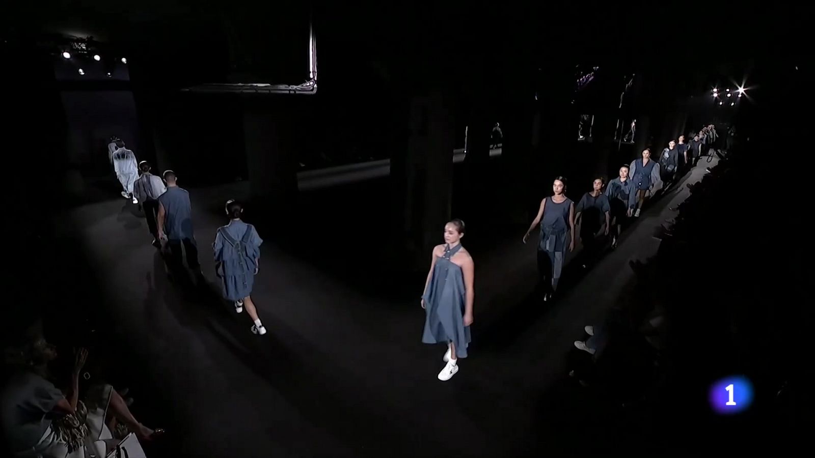 Una desfilada de roba texana reciclada dona el tret de sortida a la 080 Fashion Week