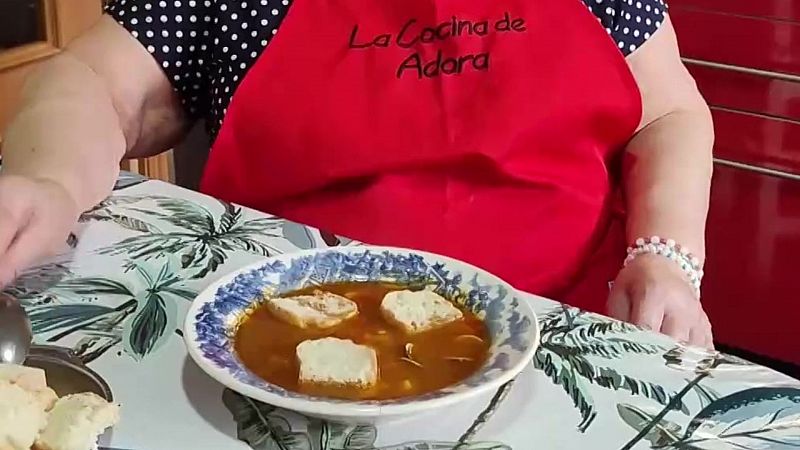 La cocina de Adora: receta para hacer una sopa de tomate y pimiento en pocos minutos - Ver ahora