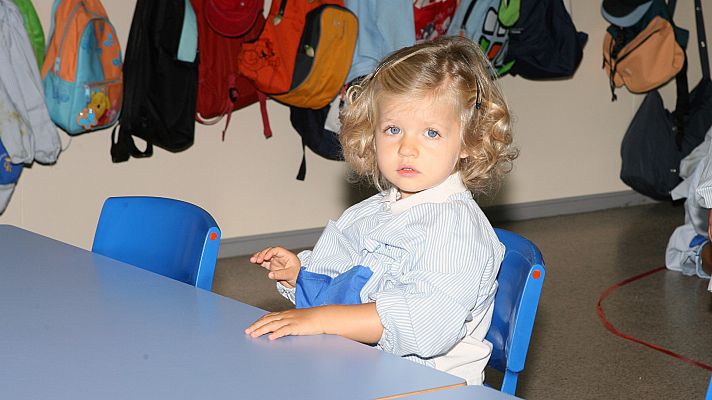 Telediario 1 - La Zarzuela difunde fotos inéditas de la princesa Leonor por su 18 cumpleaños