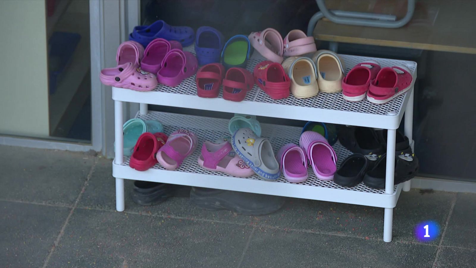 Els Mossos investiguen dues monitores de menjador d'una escola de Vallirana per presumptes agressions sexuals a menors