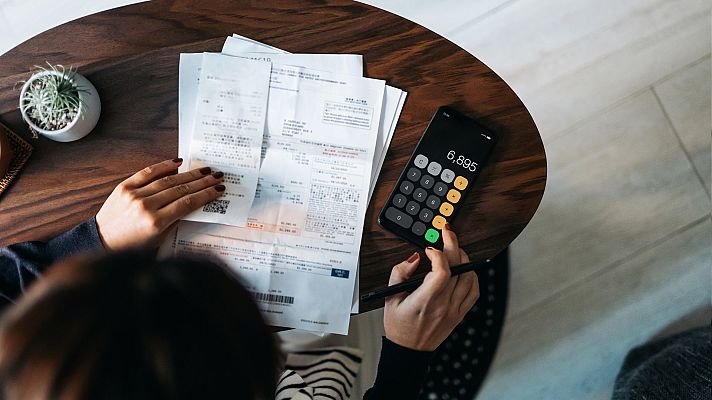 Telediario 2 - Solo y con un sueldo medio no es posible comprar una casa