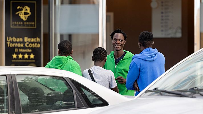 Telediario 2 - Las llegadas de migrantes obligan a ampliar recursos