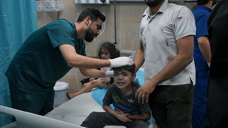 Raquel González, de Médicos Sin Fronteras, ha explicado en La Noche en 24 Horas la situación de "colapso total" que están viviendo los hospitales en Gaza.