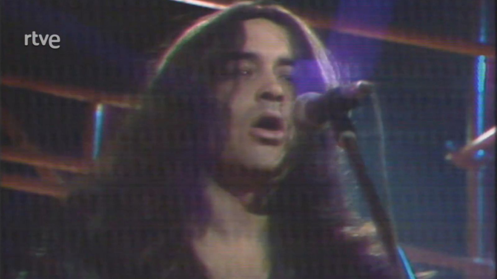 Músical express -  Companya Eléctrica Dharma junto a la Cobla Mediterránea y Barón Rojo