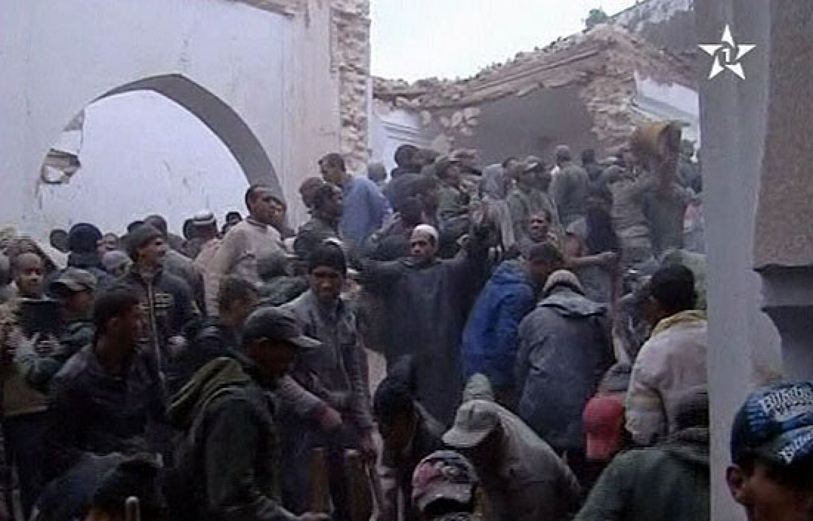 Al menos 32 muertos en Marruecos al derrumbarse el minarete de una mezquita | Ver