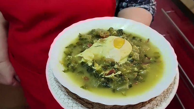 La cocina de Adora: receta para hacer en unos minutos una rica sopa de escarola - Ver ahora