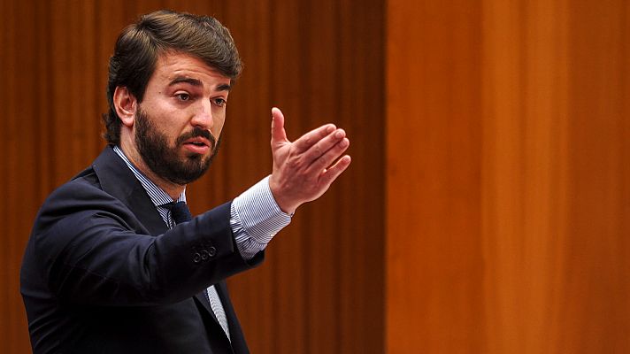 Telediario 1 - Vox habla de "invasión" tras la decisión del Gobierno de trasladar migrantes desde Canarias