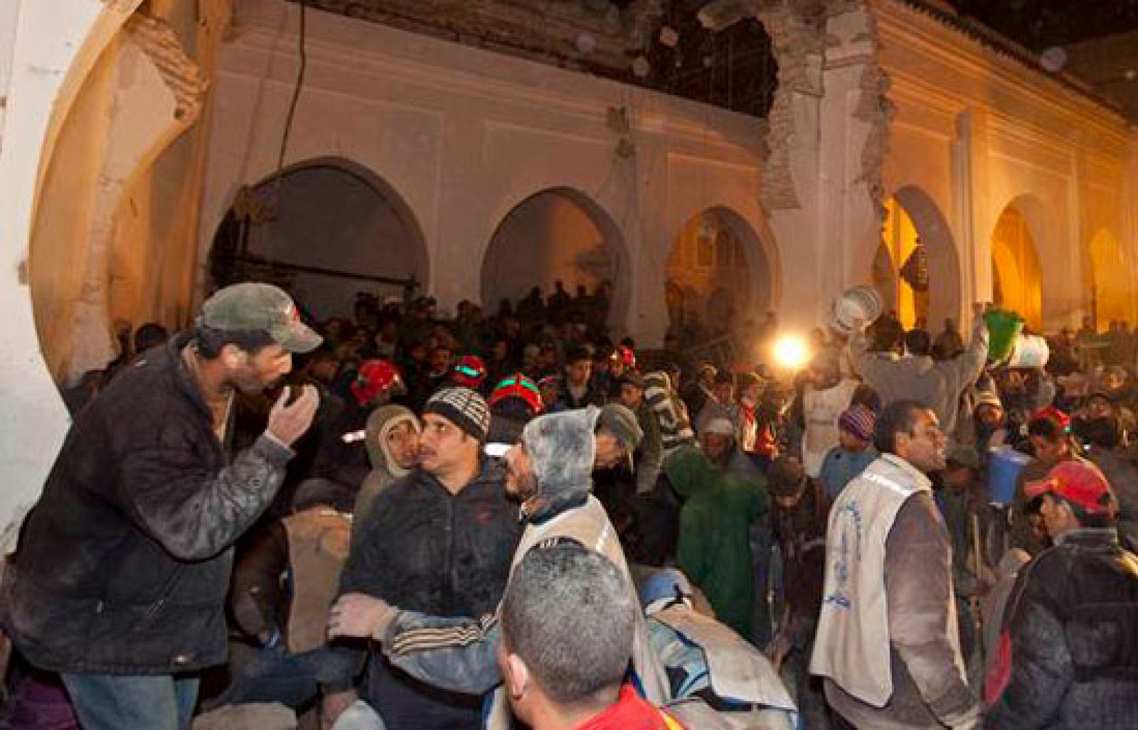 Al menos 40 muertos en Marruecos al derrumbarse el minarete de una mezquita