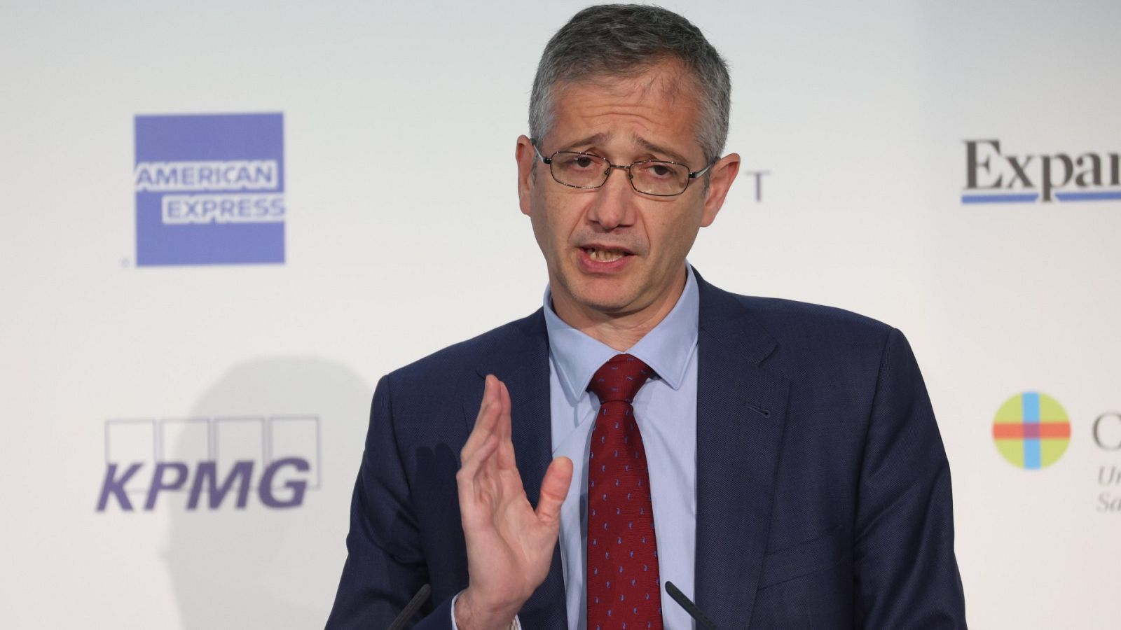 Pablo Hernández de Cos, gobernador del Banco de España, ve "prematuro" bajar los tipos de interés ante una posible recesión en la eurozona.