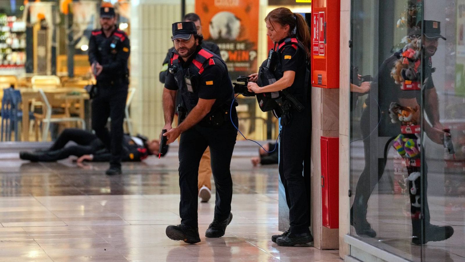Barcelona completa el mayor simulacro antiterrorista en Cataluña