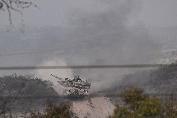 Telediario Fin de Semana - Los tanques israelíes avanzan hacia el interior de Gaza