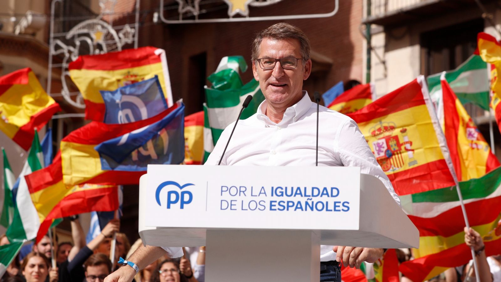 Feijóo asegura que la amnistía se negocia "en nombre de Sánchez"