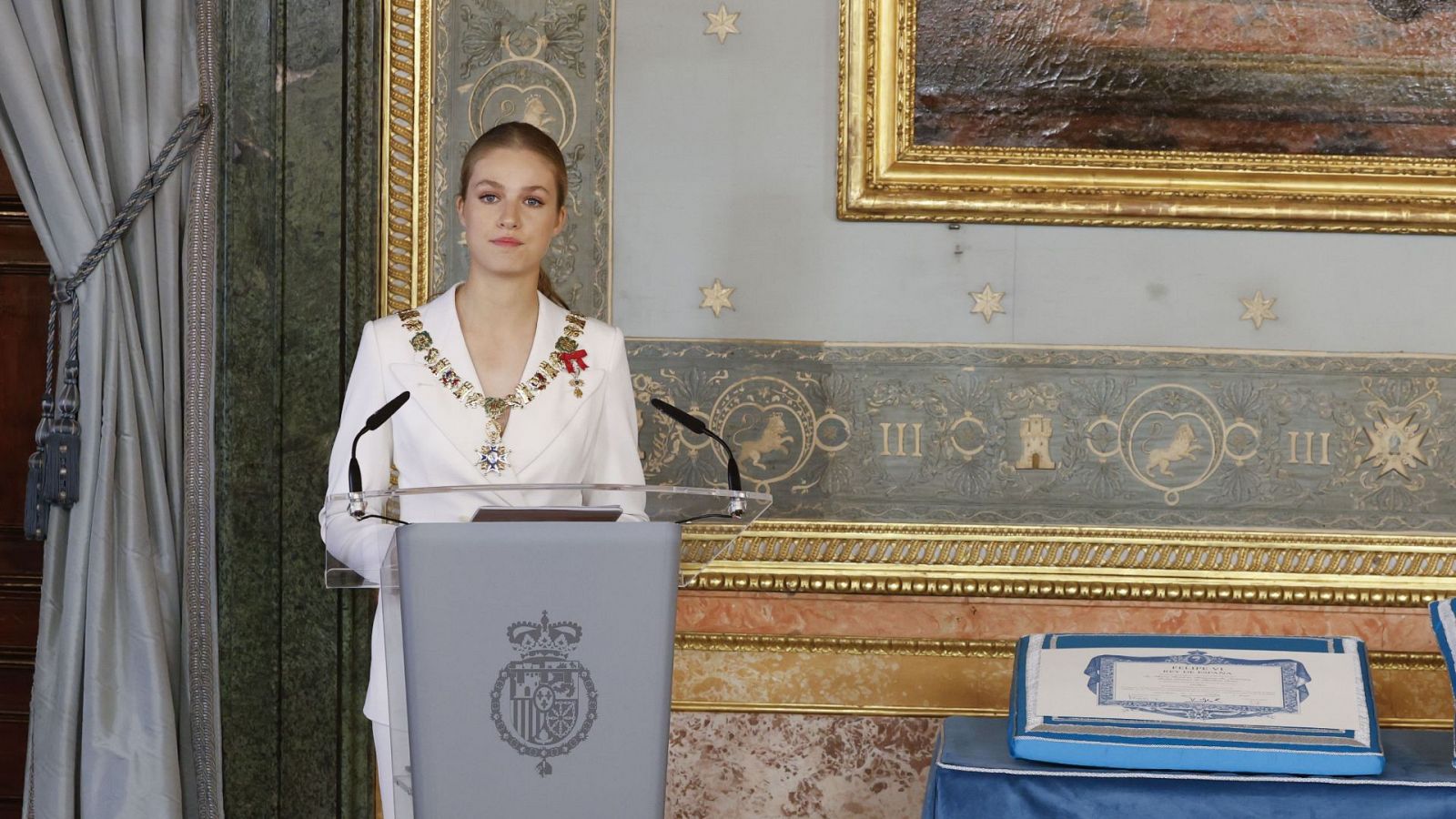 La princesa Leonor, tras jurar la Constitución: "Me debo desde hoy a todos los españoles"