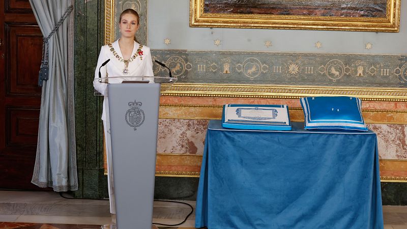 La princesa Leonor pide su confianza a los españoles tras jurar la Constitución: "Les serviré con respeto y lealtad"