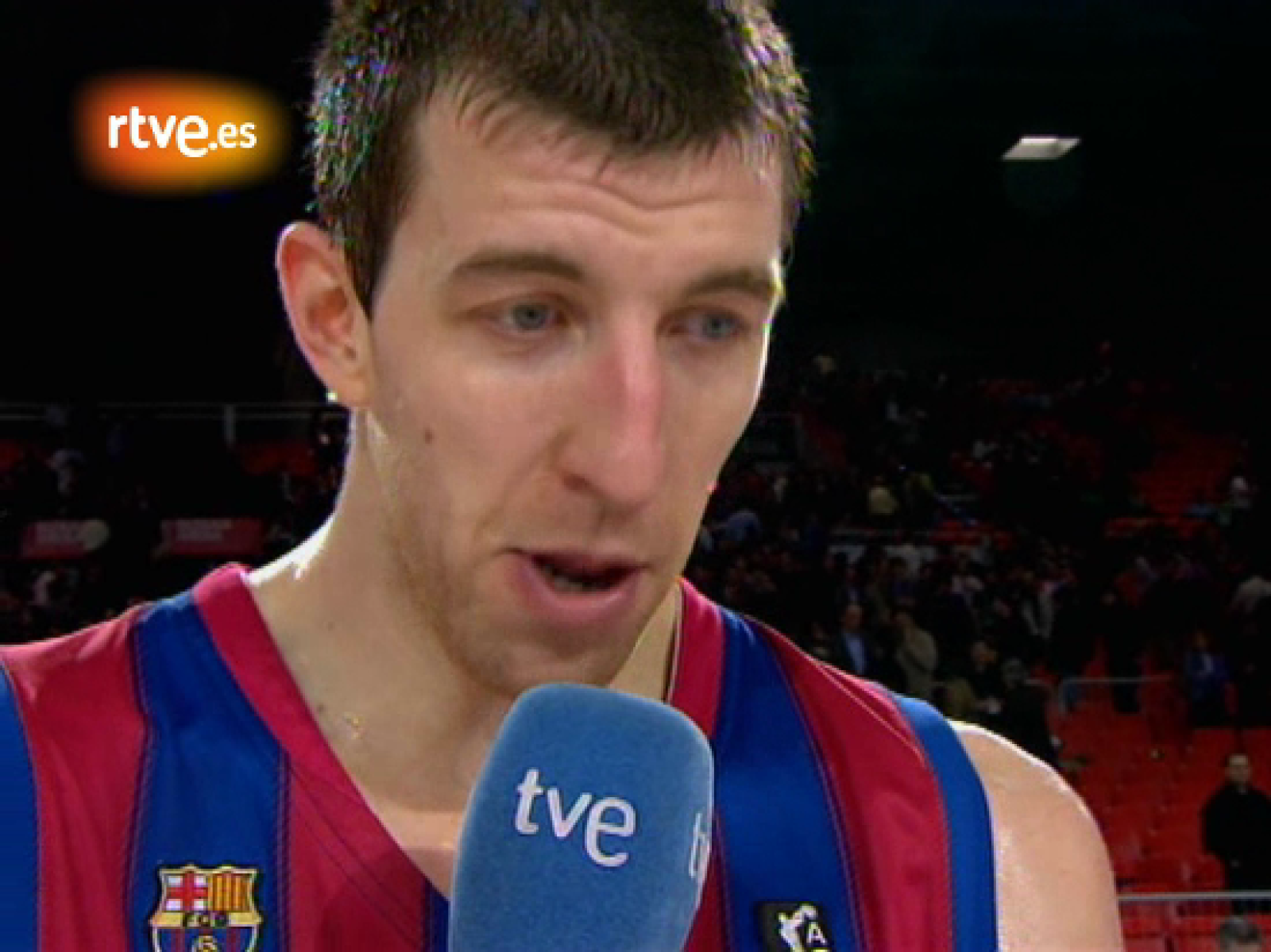 El pívot del Barcelona, Fran Vázquez, comenta la victoria de su equipo ante el Valencia en las semifinales de la Copa del Rey de Baloncesto. 
