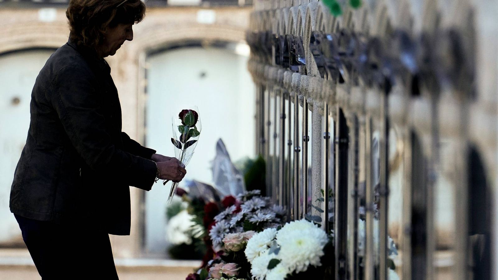 El llamado 'seguro de los muertos' evoluciona, pero se sigue pagando: cubre 6 de cada 10 servicios funerarios 