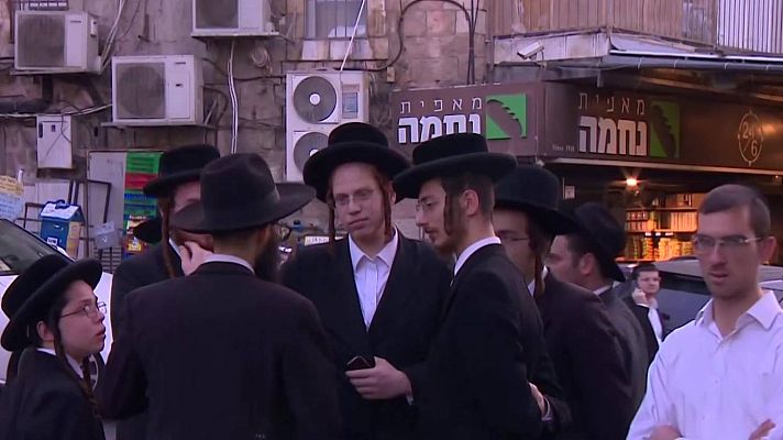 Telediario 1 - Los ultraortodoxos israelís rezan por el país sin movilizarse para el combate en Gaza