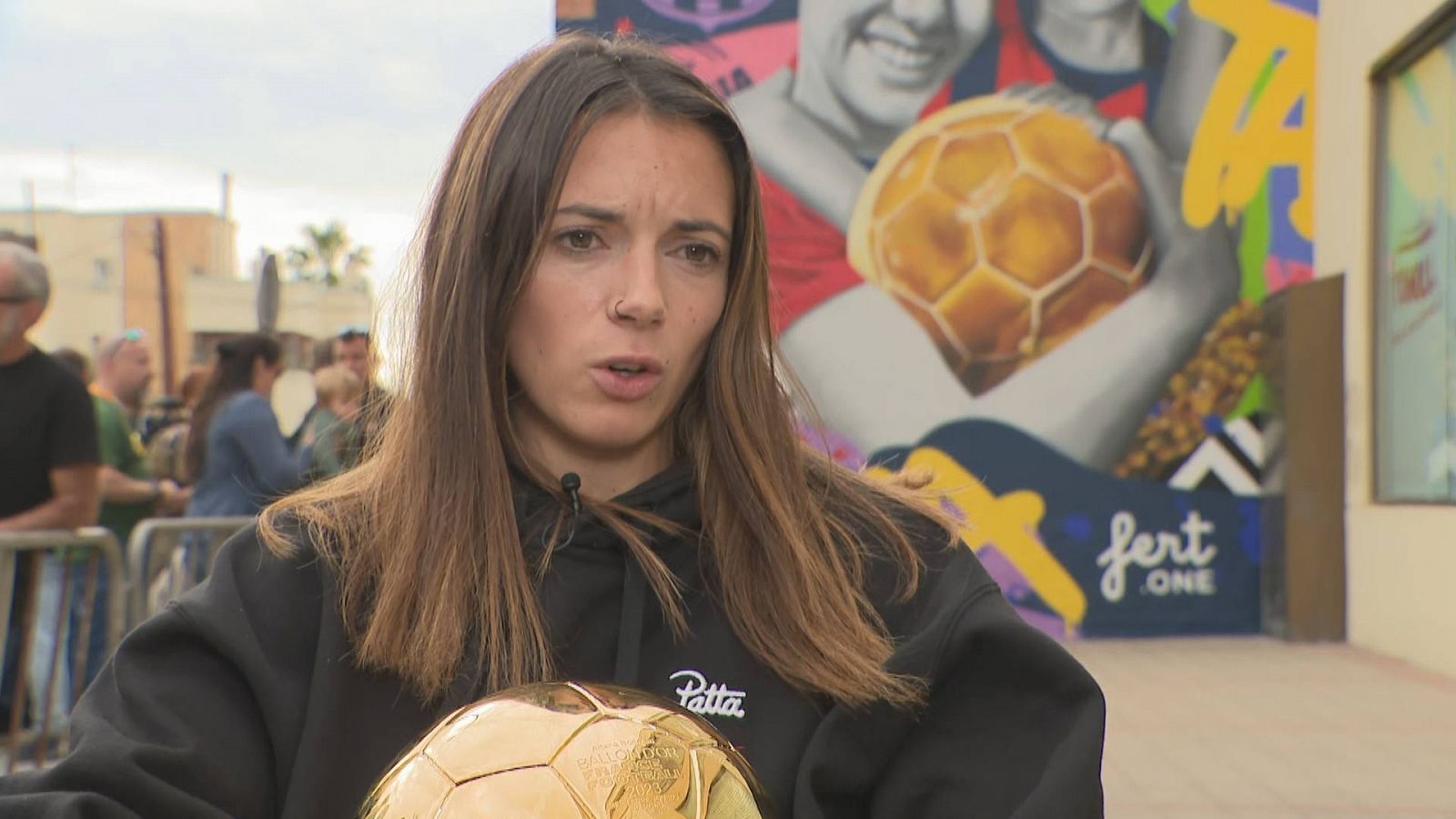 Aitana Bonmatí "orgullosa de ser referente" con el Balón de Oro