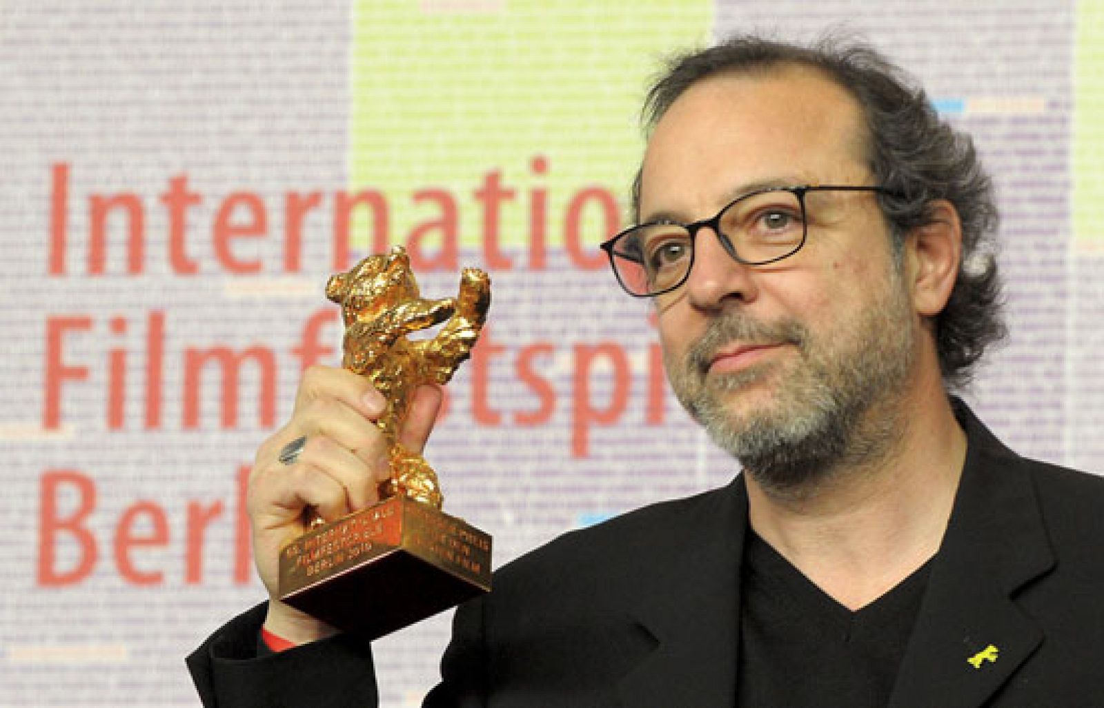 La 60 Berlinale se volcó con el cine recóndito al entregar su Oso de Oro a la turca "Bal" ("Honey"), de Semith Kaplanoglu, y varias Platas al nuevo cine de Rumanía y Rusia, y se rindió al ausente Roman Polanski, con el premio al mejor director por "The Ghost Writer". 20/02/10.