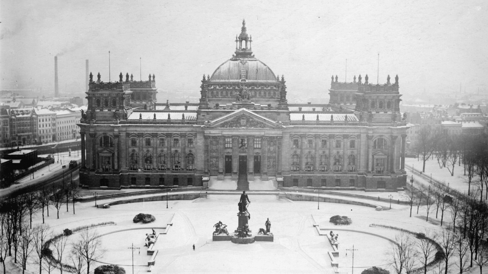 La noche temática - El incendio del Reichstag. Cuando arde la democracia - Documental en Rtve