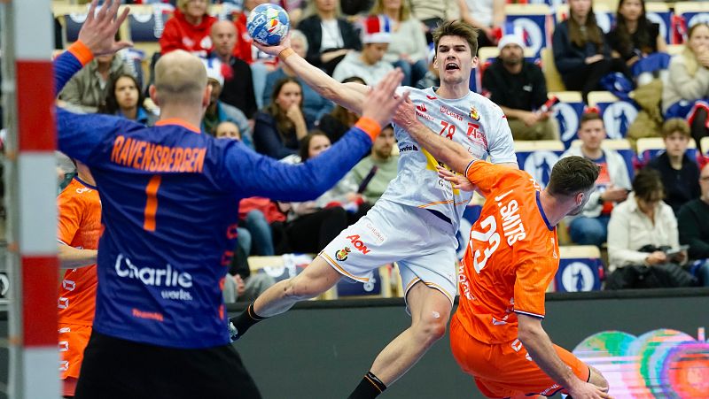 Petar y Djordje Cikusa rompen récords de precocidad y dominan en su debut con los Hispanos