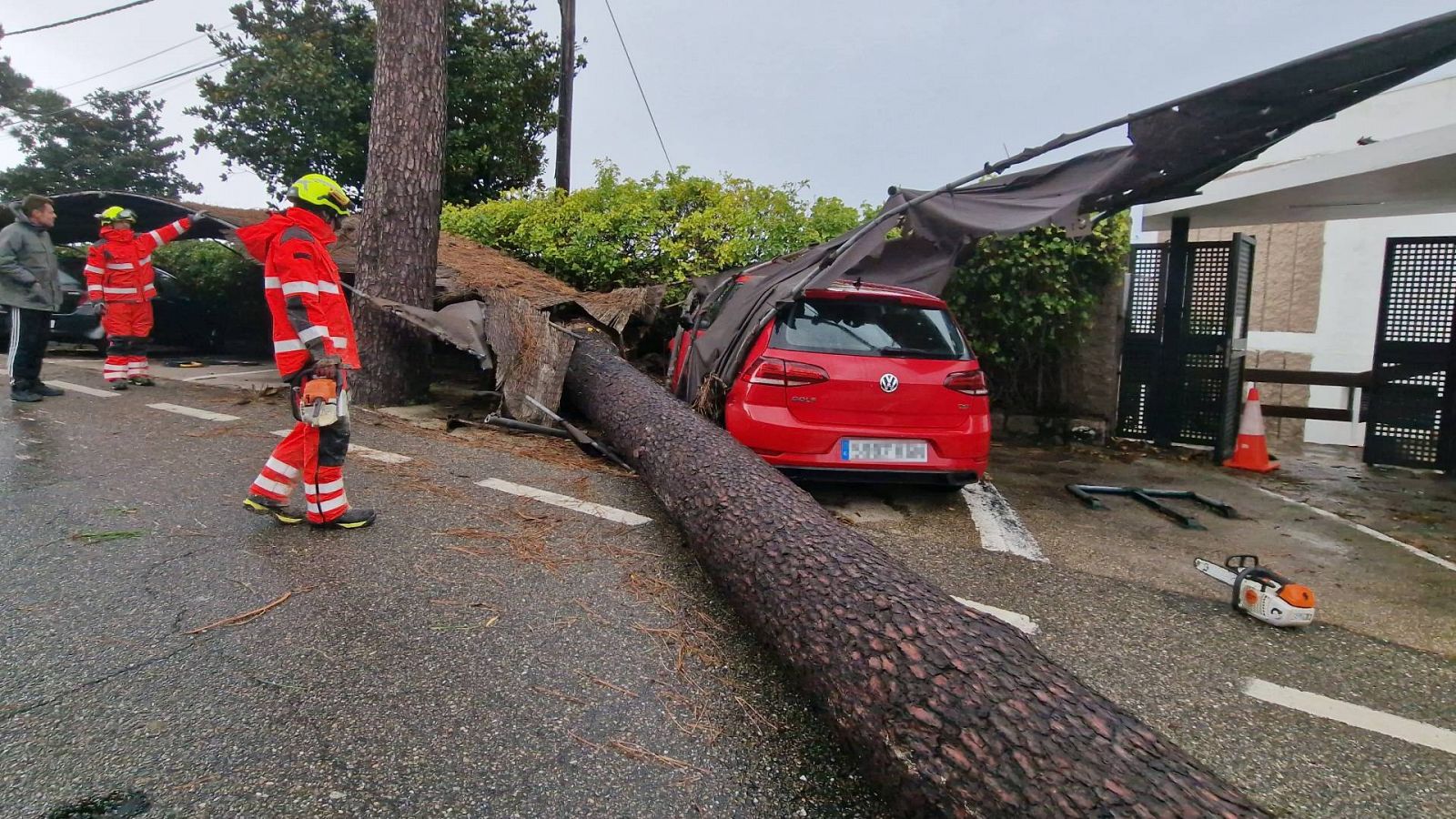 Importantes rachas de viento, fuerte oleaje y numerosas incidencias: los estragos de Ciarán